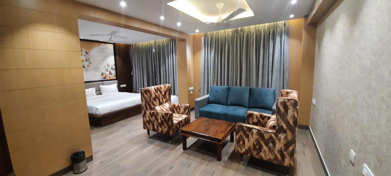 Hotel Sunrise Hospitality Vijayawada Bagian luar foto