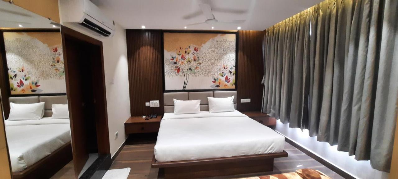 Hotel Sunrise Hospitality Vijayawada Bagian luar foto