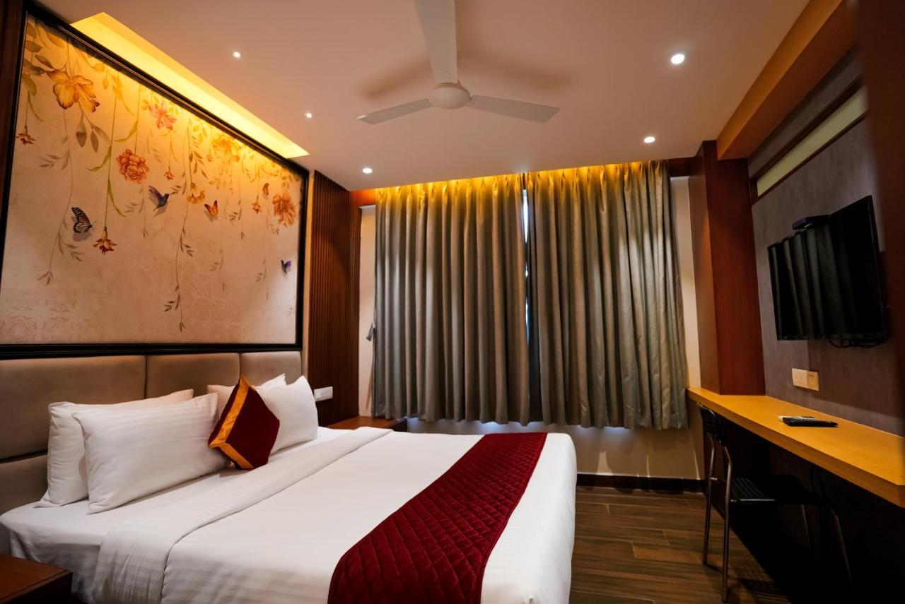 Hotel Sunrise Hospitality Vijayawada Bagian luar foto
