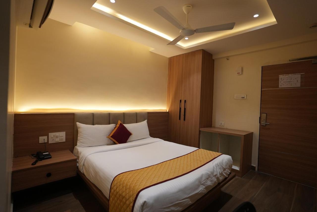 Hotel Sunrise Hospitality Vijayawada Bagian luar foto
